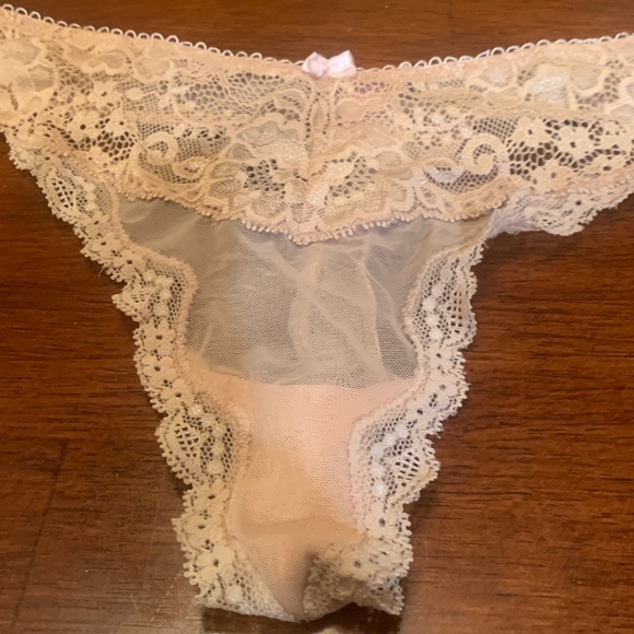 Victoria's Secret Lace Panties in nude,, sexy strings , size M , lace , sexy - Picture 1 of 9